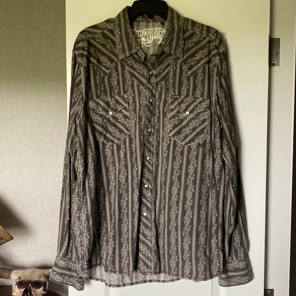 Southern Thread grey striped paisley pearl snap. Large